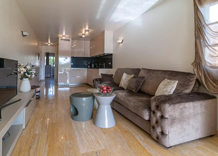 Luxurious In Residencial Mango! Apartment